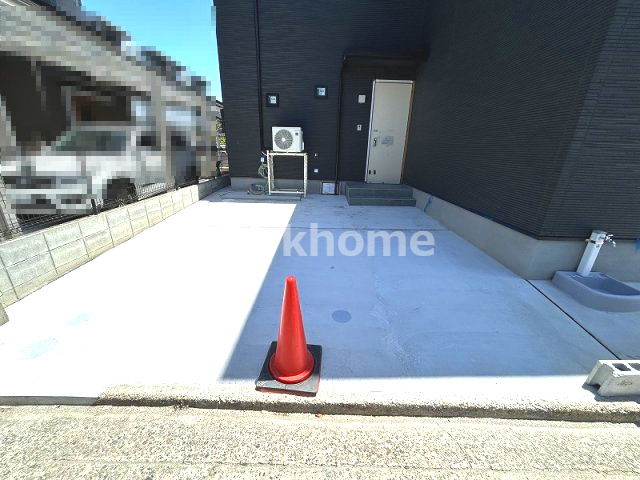 高知市潮新町1丁目　新築戸建ての駐車場|2025.5撮影