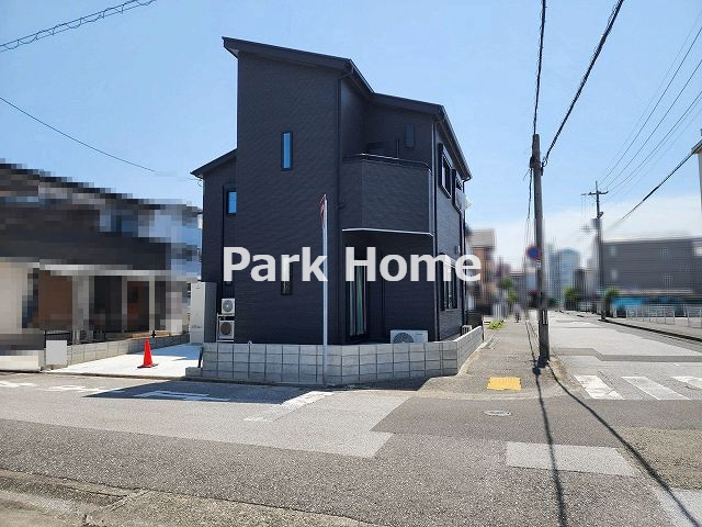 高知市潮新町1丁目　新築戸建ての前面道路含む現地写真