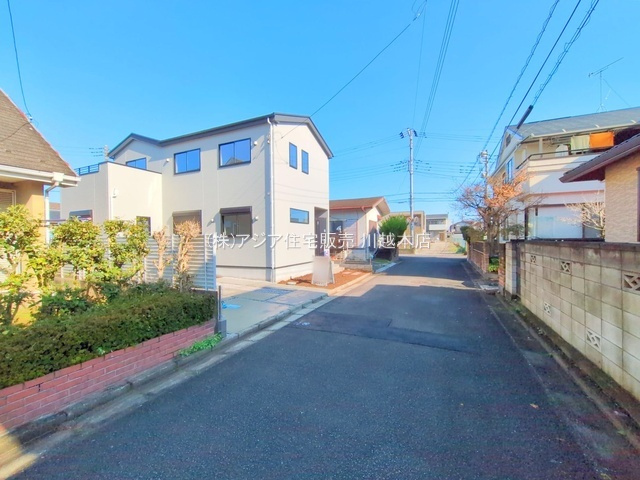月々7万円台～　新築戸建　川越市山田2期の前面道路含む現地写真|前面道路含む外観　前面道路約5ｍ公道！