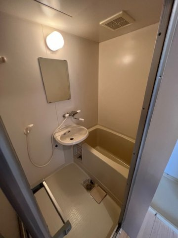 コーポアズールⅡの浴室|都心的で、合理的な水まわり。