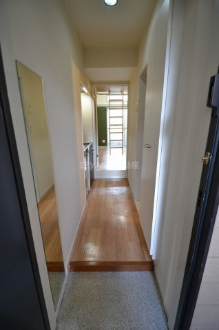 パレス戸坂桜東町の玄関