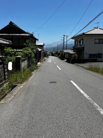売土地の前面道路含む現地写真