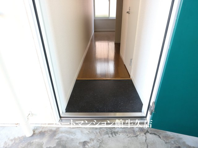レオパレスリベエールの玄関