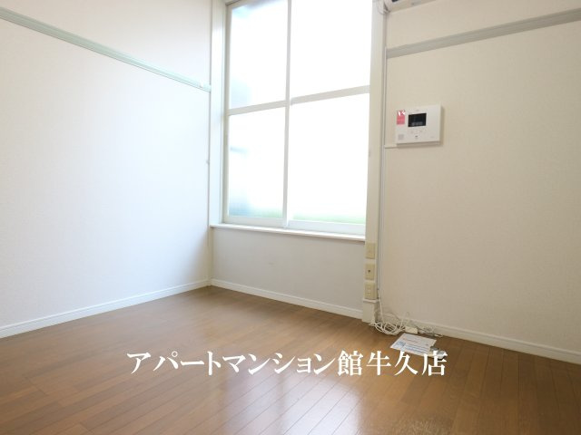 レオパレスリベエールの居間・リビング