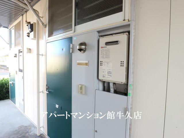 レオパレスリベエールの玄関