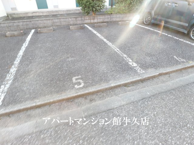 レオパレスリベエールの駐車場|画像7