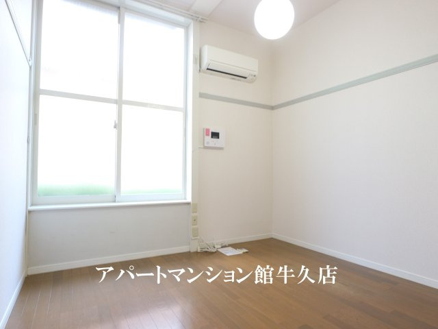 レオパレスリベエールの居間・リビング