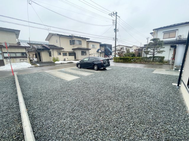 会津若松市表町2期　GRAFARE　全2棟の駐車場