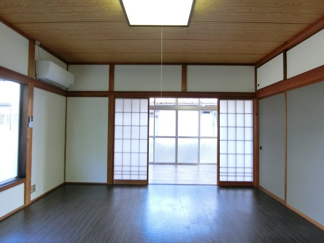 誠道町戸建収益物件の洋室