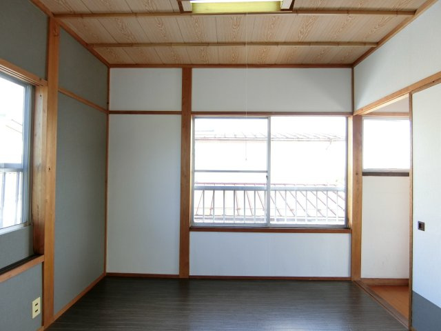 誠道町戸建収益物件の洋室