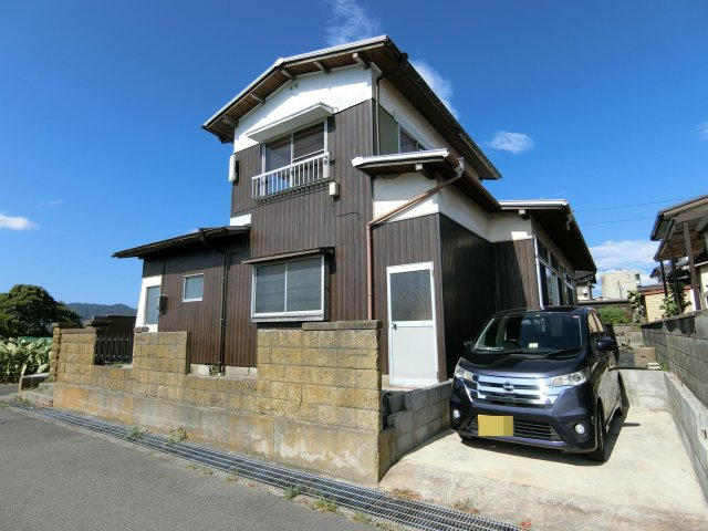 誠道町戸建収益物件の駐車場