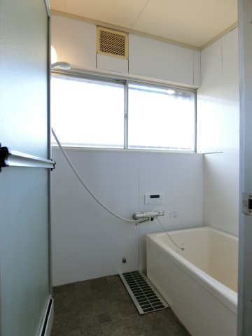 誠道町戸建収益物件の浴室