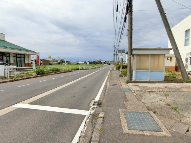 琴浦町浦安売土地の前面道路含む現地写真