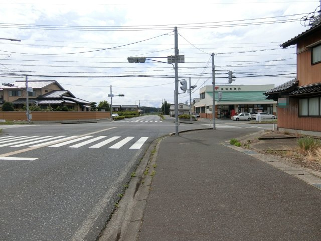 琴浦町浦安売土地の前面道路含む現地写真