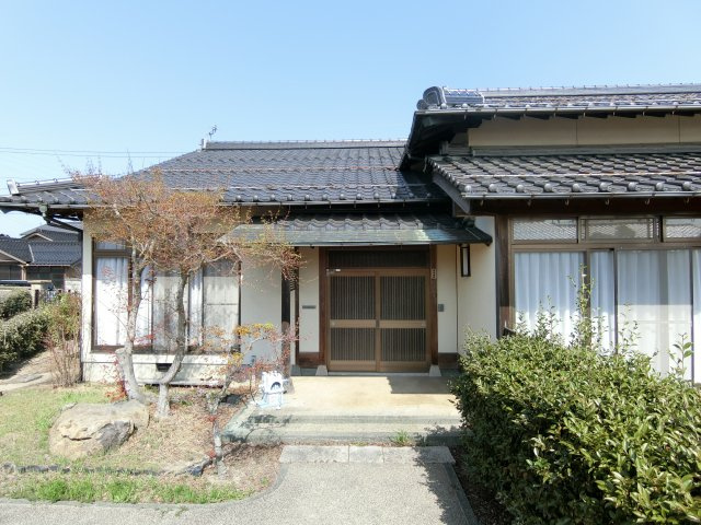 大篠津町戸建の玄関