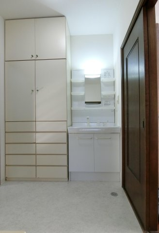 旗ヶ崎7丁目 中古住宅の独立洗面台