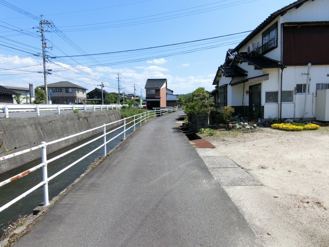 伯耆町吉長売地の前面道路含む現地写真