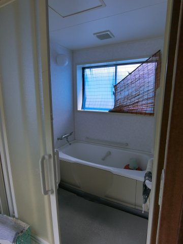 外江町戸建の浴室