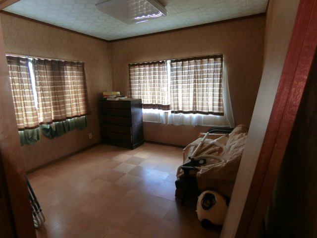 外江町戸建の洋室