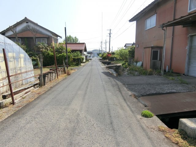 彦名町318-1土地の前面道路含む現地写真
