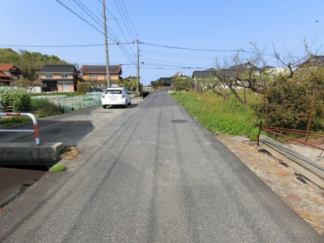彦名町318-1土地の前面道路含む現地写真