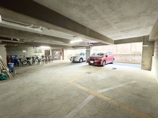 【駐車場】 | マンション地下駐車場。空き情報はお問合せになります。