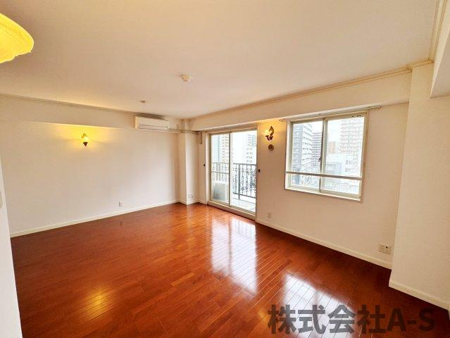 シュタットメゾンⅡの居間・リビング|同間取り画像使用
実際のお部屋と色などが異なる場合がございます。