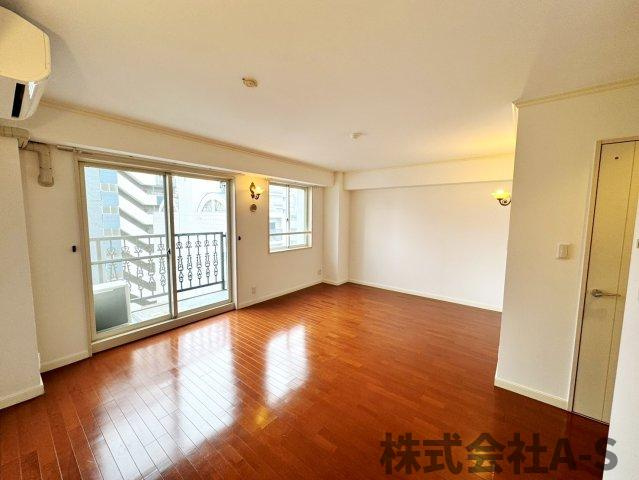 シュタットメゾンⅡの居間・リビング|同間取り画像使用
実際のお部屋と色などが異なる場合がございます。