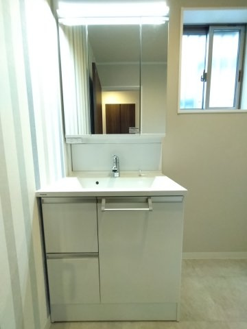 豊中市勝部3丁目戸建の洗面所