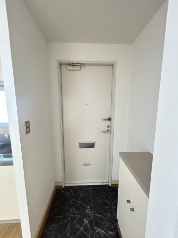 ハイツアールデコの玄関