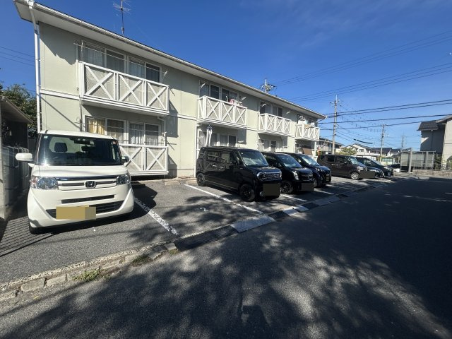 ハイツアールデコの駐車場