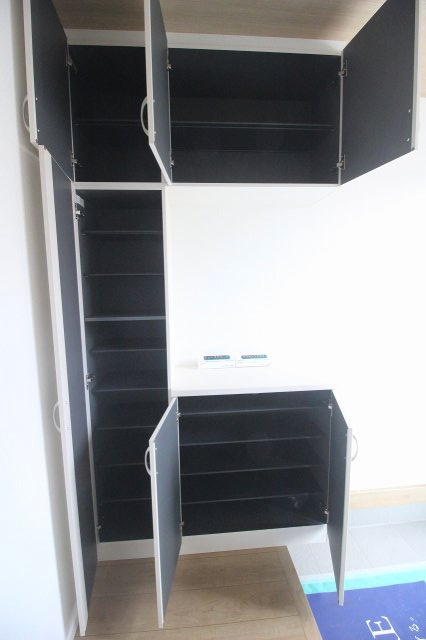 グラファーレ　小山市犬塚4丁目 2期　2号棟の収納|収納も完備されており、靴や小物をすっきり片付けられます。