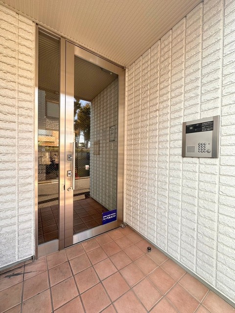 武蔵野市吉祥寺北町３丁目の賃貸マンションのエントランス