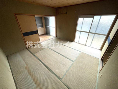 【居間・リビング】 | 平群町春日丘2丁目　中古戸建