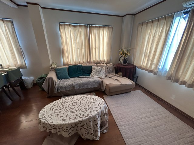 半田市旭町　住付き事務所の居間・リビング|3F：居間