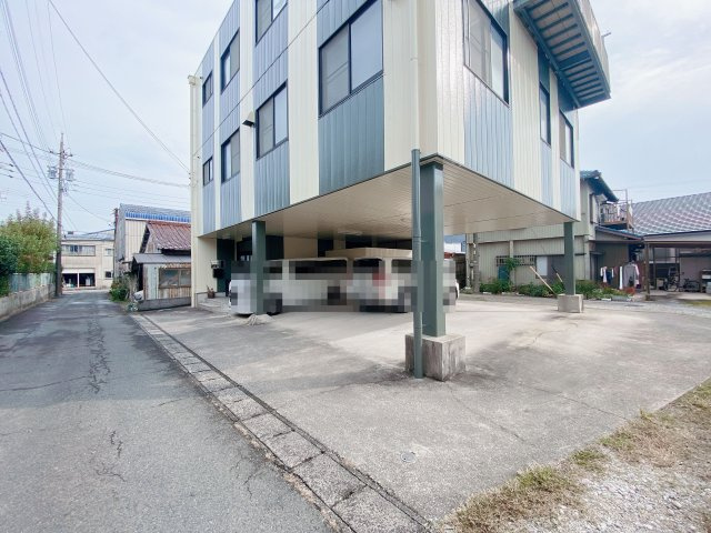 半田市旭町　住付き事務所の駐車場