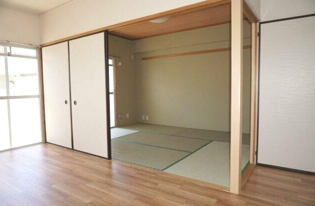 プレミアムフラット浦和仲町の収納