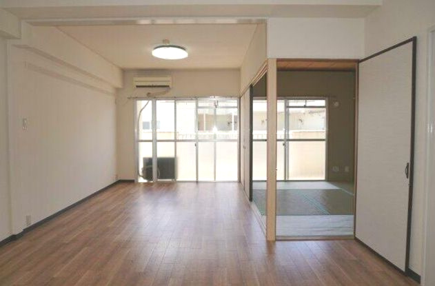 プレミアムフラット浦和仲町の居間・リビング