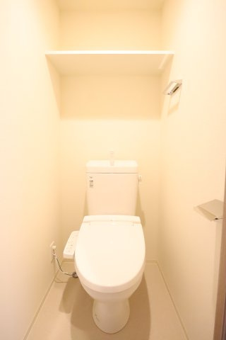 大阪市都島区中野町４丁目の賃貸マンションのトイレ