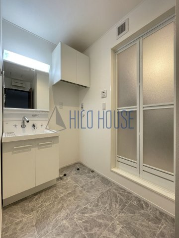 ラルーチェの駐車場