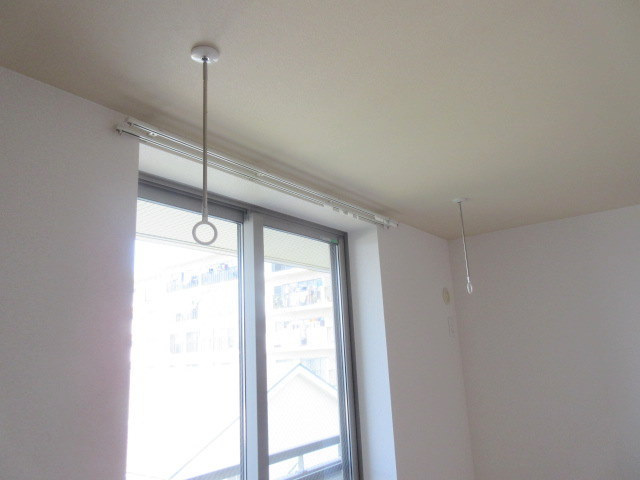 プランドール鎌倉イーストのその他|雨の日に便利な室内物干フック