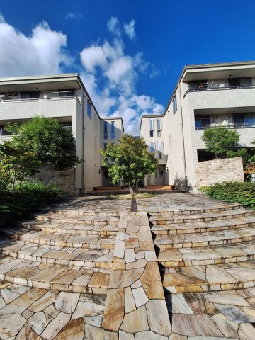 プランドール鎌倉イーストのエントランス