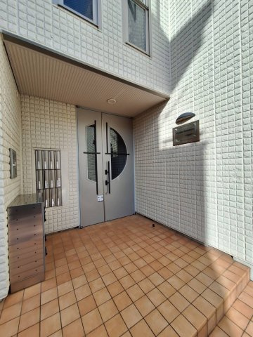 プランドール鎌倉イーストのエントランス