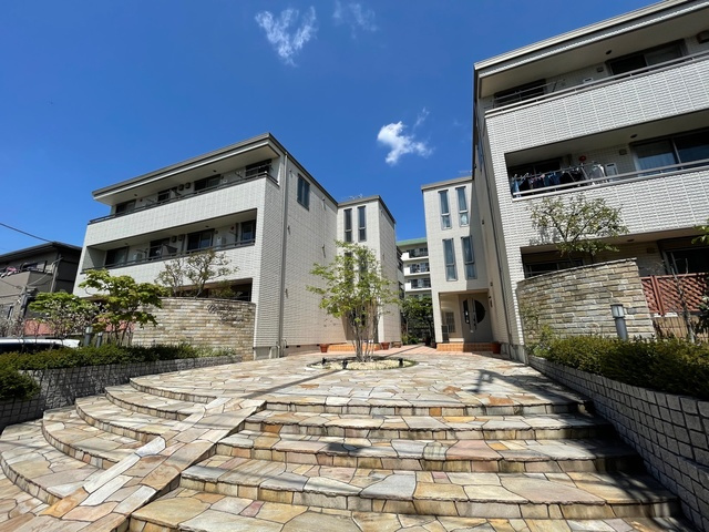 プランドール鎌倉イーストのエントランス|オシャレなエントランスでお出迎え