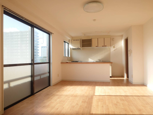 【居間・リビング】 | ファミリータイプはリビング広々