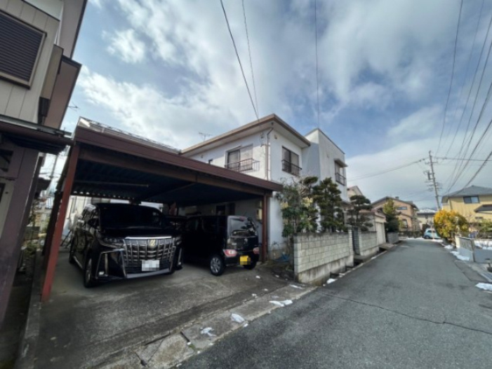 中古戸建　長野市大字西尾張部の駐車場