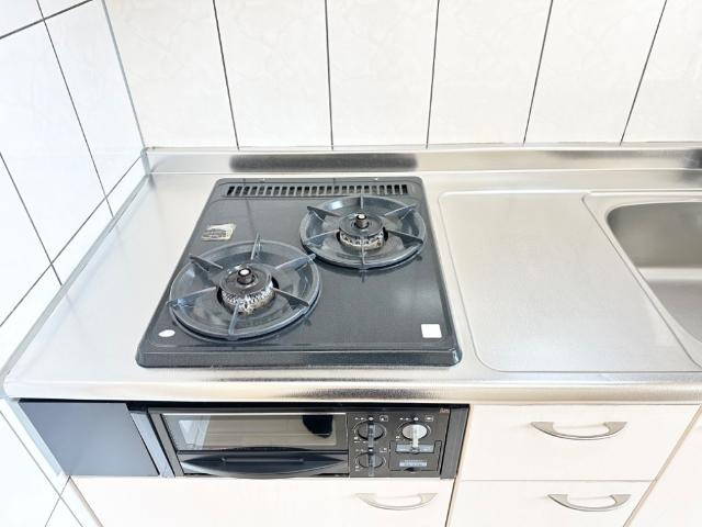 フラワーハウスのキッチン|2口ガスコンロ