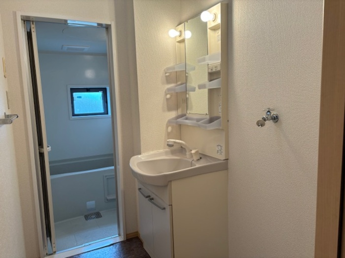 エスポワールの洗面所|脱衣スペースもあります