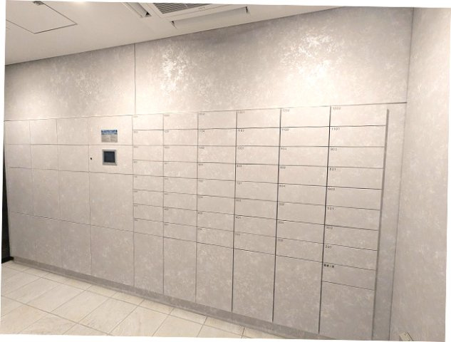 CREATIF UENO IRIYAのロビー|タッチキーのメールBOXと宅配ボックスです