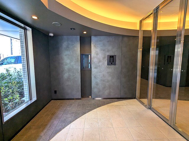 CREATIF UENO IRIYAの設備|瀟洒なエントランス、タッチキーのモニター付きオートロック・防犯カメラセキュリティ